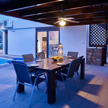 In Vlycha Mit Privatem Pool Und Herrlicher Aussicht Hébergement de vacances
