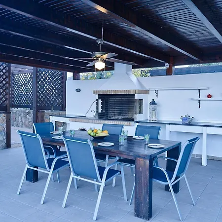 In Vlycha Mit Privatem Pool Und Herrlicher Aussicht Hébergement de vacances